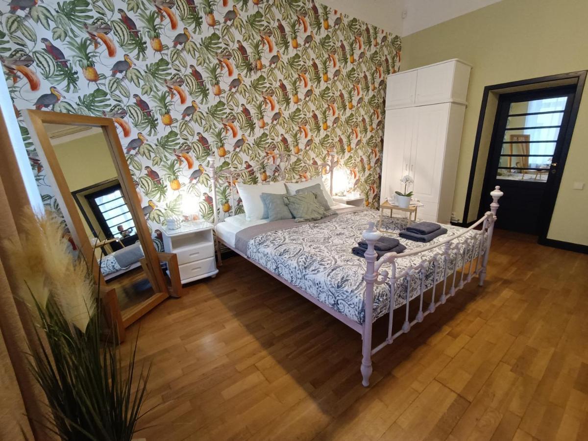 Апартаменты Riverside Old Town Spacious One Bedroom Few Steps From Dome Square And Cathedral