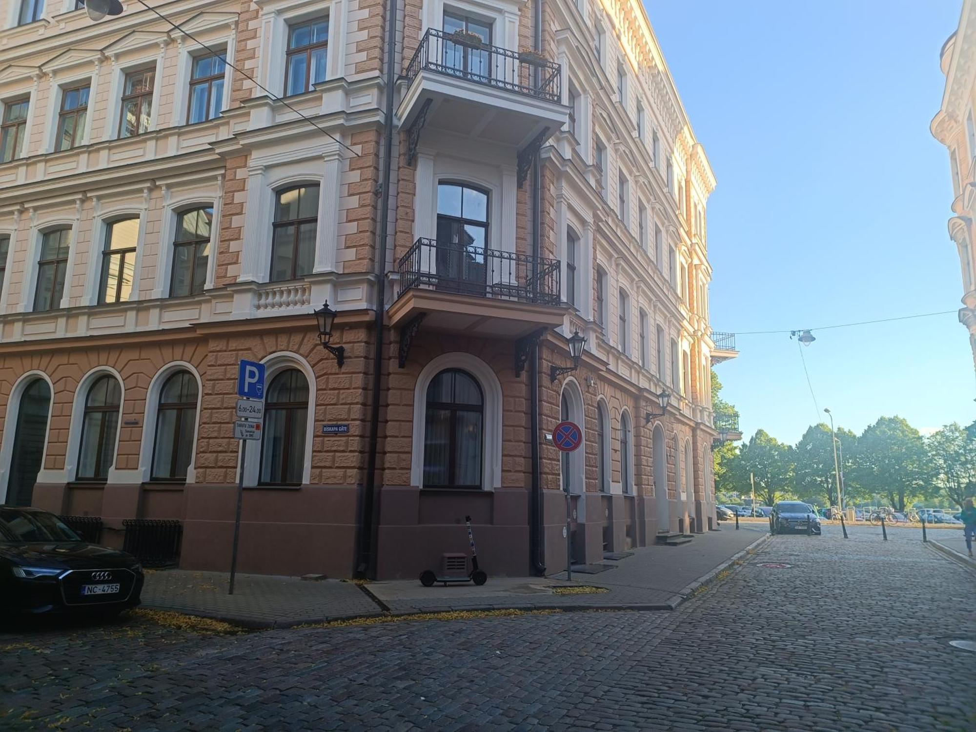 Riverside Old Town Spacious One Bedroom Few Steps From Dome Square And Cathedral Апартаменты *