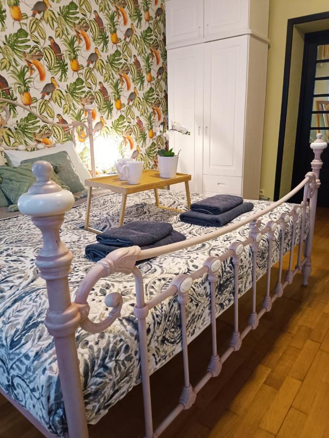 Riverside Old Town Spacious One Bedroom Few Steps From Dome Square And Cathedral Leilighet Riga