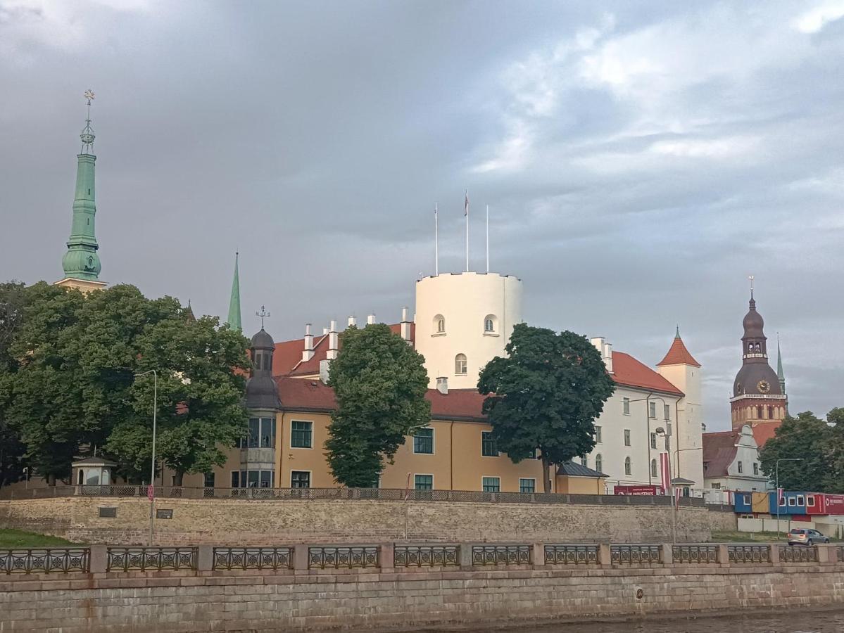 Riverside Old Town Spacious One Bedroom Few Steps From Dome Square And Cathedral Leilighet Riga